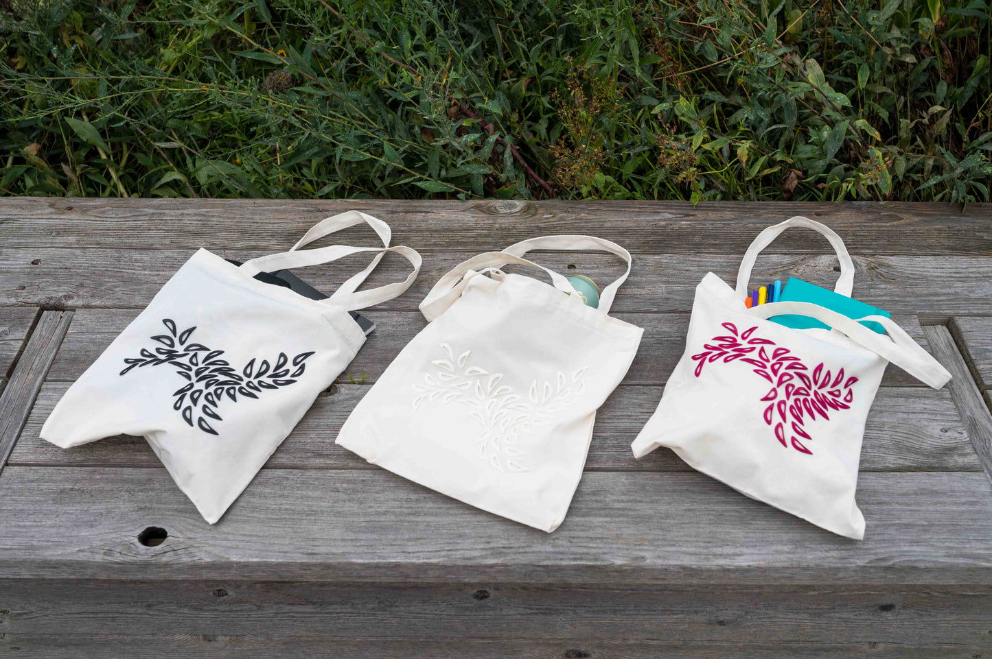 Dispersia 3D Relief Tote - White