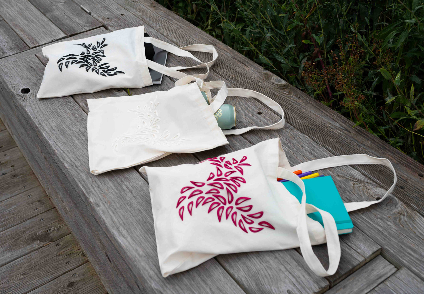 Dispersia 3D Relief Tote - Black